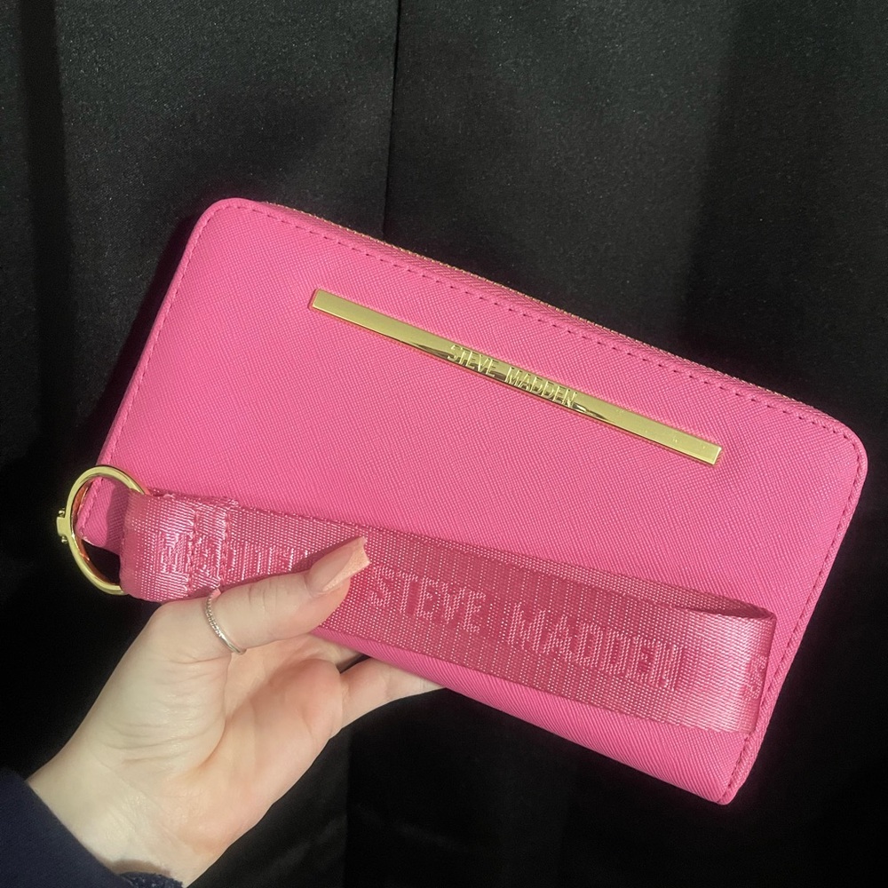 Steven Madden wristlet wallet